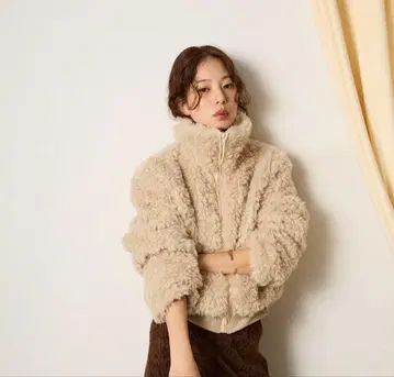 ESICA 스탠드 카라 밑단 리브 보아 블루종 베이지 에시카