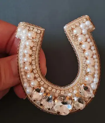 핸드메이드 비즈 자수 브로치 - 말발굽 호스슈 럭키 참