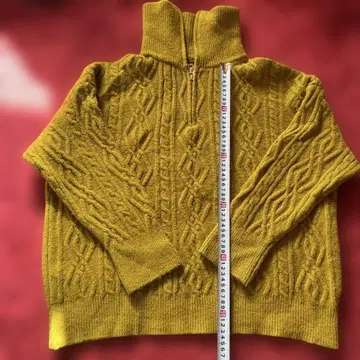 하프 지퍼 케이블 짜임 하이넥 니트 스웨터