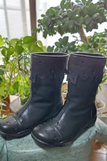 센소유니코 tb 블랙 레이스 패턴 숏부츠