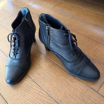 가죽 블랙 부츠 중간 힐 레이스업