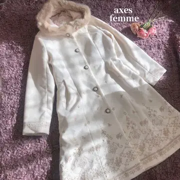 엑시즈팜 코트 화이트 플라워 자수 후드 퍼 레이스업