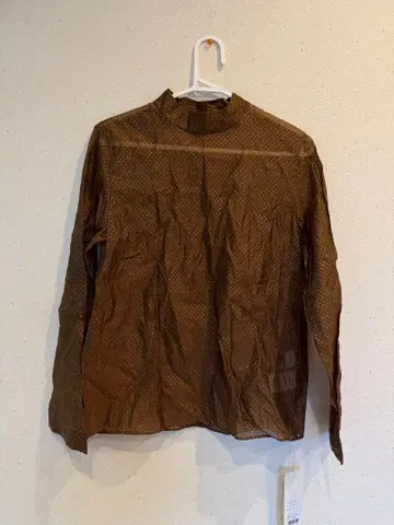 새상품 Johnbull 비침 도트 무늬 모크넥 시어 블라우스 브라운