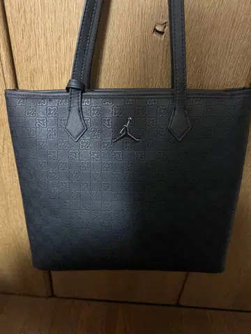 조던 브랜드 모노그램 토트 백