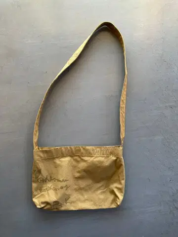 [ 신상 ] 덕 낙서 프린트의 908 텐트 숄더백