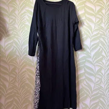 블랙과 화이트 꽃무늬 긴팔 원피스 리브인컴포트 펠리시모