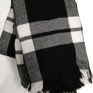 ikka 체크 무늬 머플러 블랙/화이트