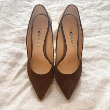 새상품급 DIANA 브라운 스웨이드 하이힐 22.5cm 9cm