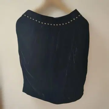 PRIDE 스터드 장식 블랙 타이트 스커트