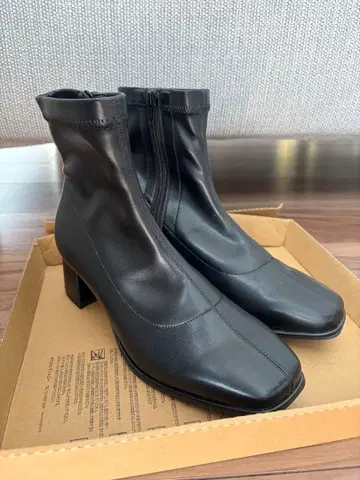 [ 미사용 ] 오버 스퀘어토 스트레치 부츠/21416