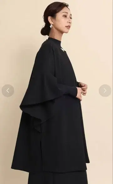 새상품급 FENNEL 노카라 플레어 슬리브 스프링 코트 블랙