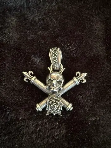 F.A.L 실버 스컬 크로스 펜던트