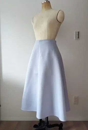 새상품급 마르티니크 플레어 스커트