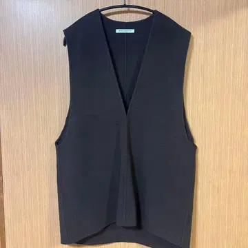 BEAUTY&YOUTH 다크 브라운 슬리브리스 베스트