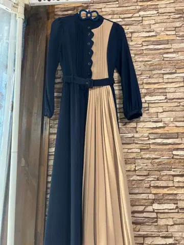 REDYAZEL 사시하라 리노 착용 네이비 베이지 플리츠 원피스