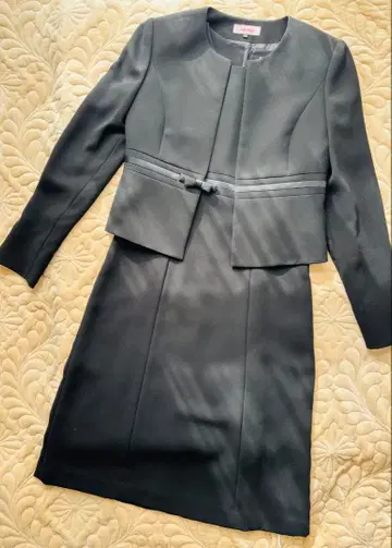 컨디션 최상 도쿄 소와르 SOIR PERLE 블랙 포멀 원피스 & 자켓