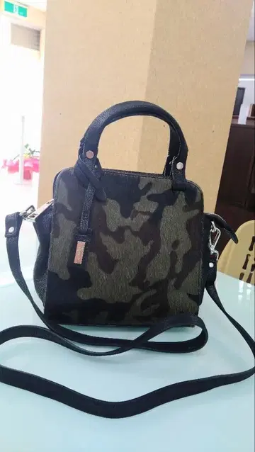 카모 패턴 핸드백