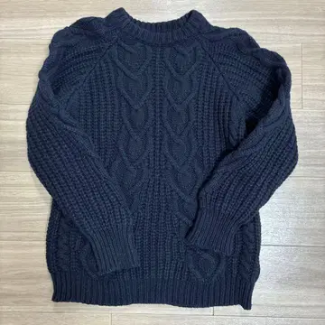 맥피 케이블 니트