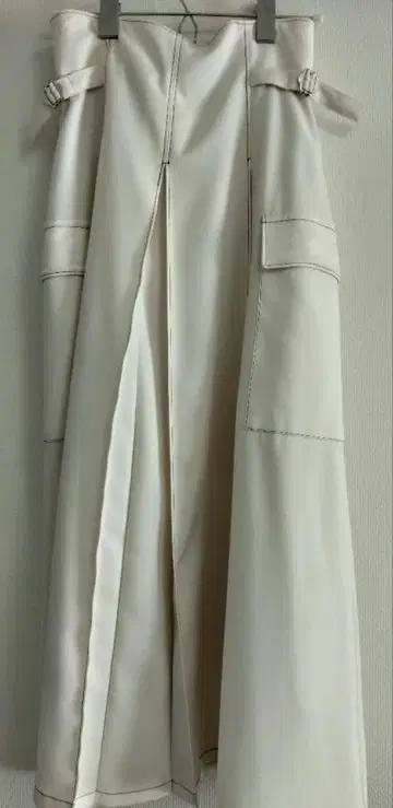 질 바이 질 스튜어트 화이트 플레어 스커트 M 사이즈