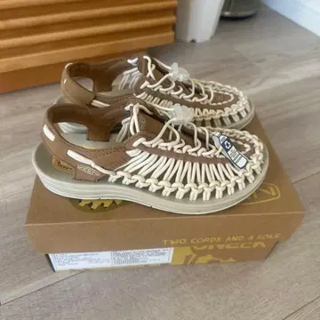 [새상품] KEEN x emmi UNEEK 킨 x 에미 유니크 22.5