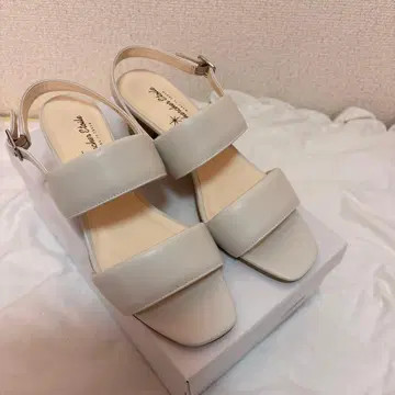 쉘 쉘 에뚜왈 베이지 샌들 중간 힐