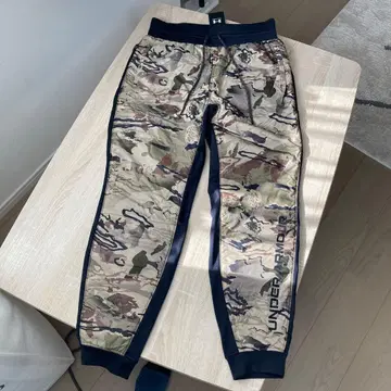 언더 아머 카모플라쥬 조거 팬츠 LG
