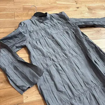 그레이 플리츠 디자인 긴팔 셔츠 원피스