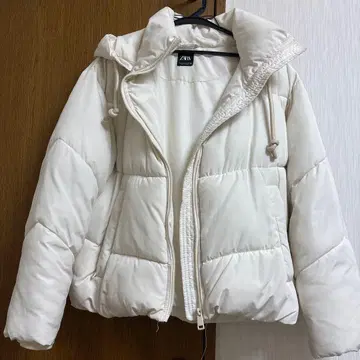 ZARA 화이트 다운 자켓 XS