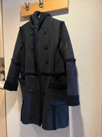 [ 어반 리서치 ] 무스탕 코트 블랙