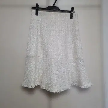 유니버셜 뮤즈 스커트