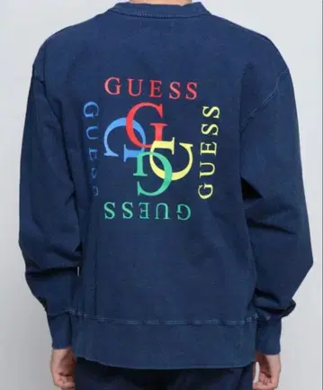 GUESS 네이비 데님풍 백 프린트 트레이닝복 M 사이즈