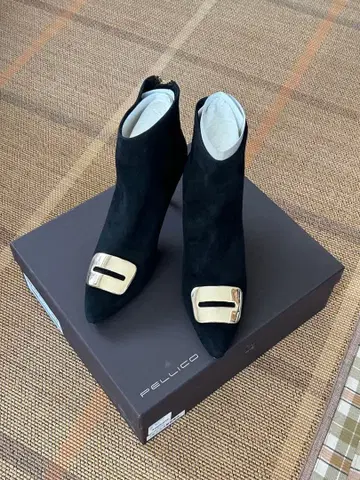 [ 미사용 새상품 ] PELLICO 블랙 스웨이드 숏부츠