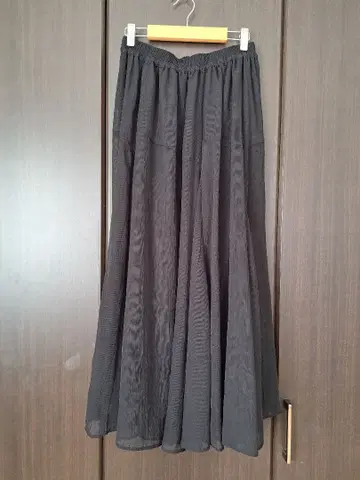 지나시스 뉴앙스 프린트 플레어 스커트 S 사이즈 블랙 롱 기장