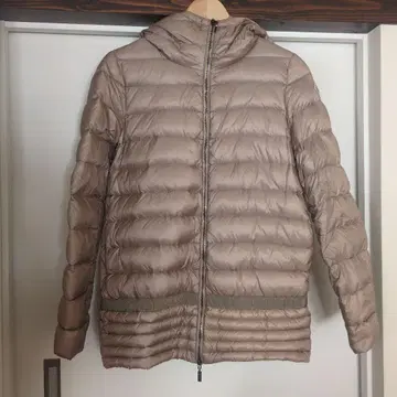 MONCLER 후드 부착 다운 자켓 베이지