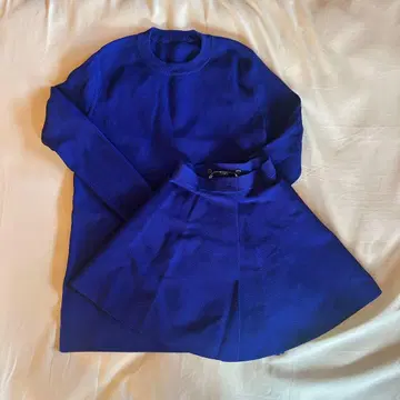 UN3D. 케이프라이크 니트 탑