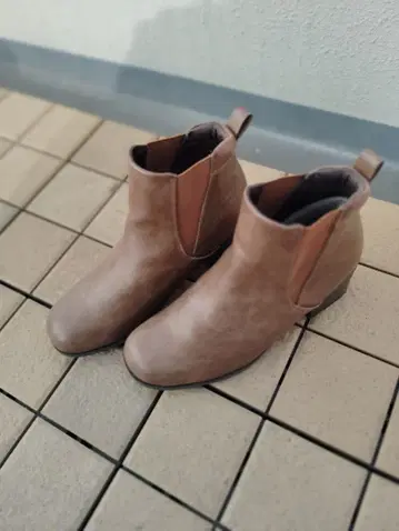 FAUVE. 브라운 부티 24cm