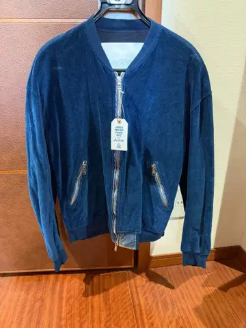 UNITED ARROWS & SONS의 인디고 염색 벨로아 MA-1 자켓