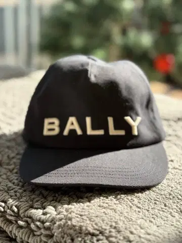 미사용 새상품/BALLY 블랙 캡 로고