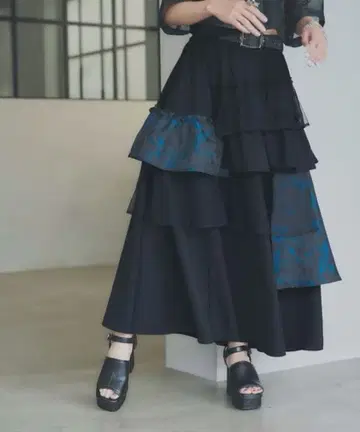 HARE 아트 자카드 절개 플레어 스커트