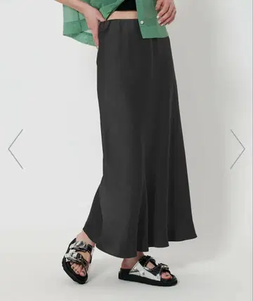 BEAUTY&YOUTH 폴리에스테르 새틴 머메이드 플레어 스커트 네이비