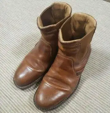 브라운 가죽 사이드 고어 부츠