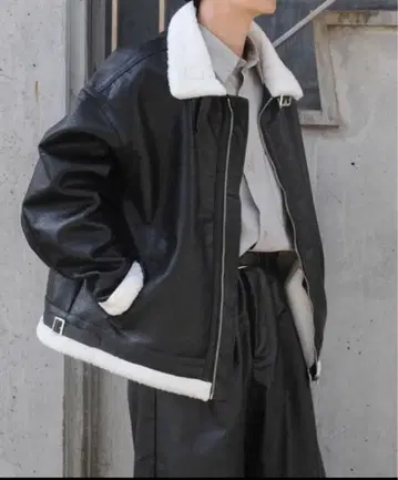 미사용 새상품 M 사이즈 헤비 PU 레더 무스탕 오버 자켓