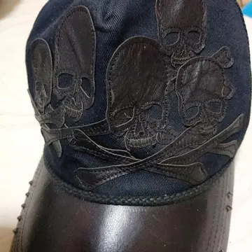 Roen 가죽 스컬 패치 스터드 캡 모자