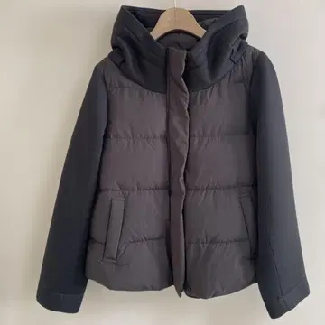 후드 부착 블랙 다운 자켓