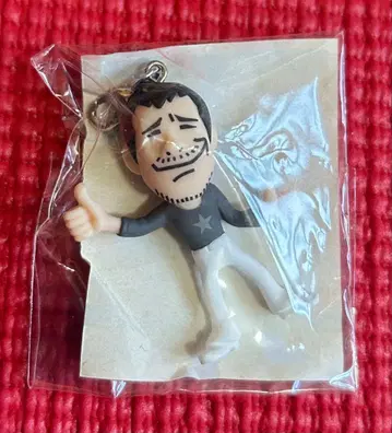 야자와 에이요시 가챠 블랙 셔츠