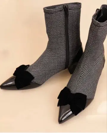 새상품 다이애나 스틸레토 빅 리본 스트레치 숏부츠 블랙 23cm