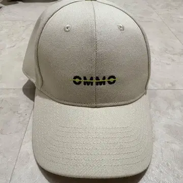 OMMO 베이지 자수 로고 캡