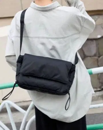 미사용 새상품/별주 NOMADIS 숄더백