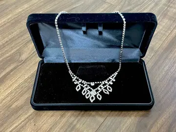 엘레강트한 크리스탈 목걸이