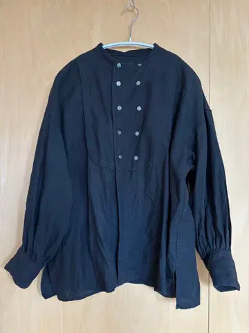 유니버셜 티슈 UNIVERSAL TISSU 블라우스